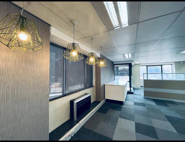1,663M² OFFICE FOR SALE IN HALFWAY HOUSE